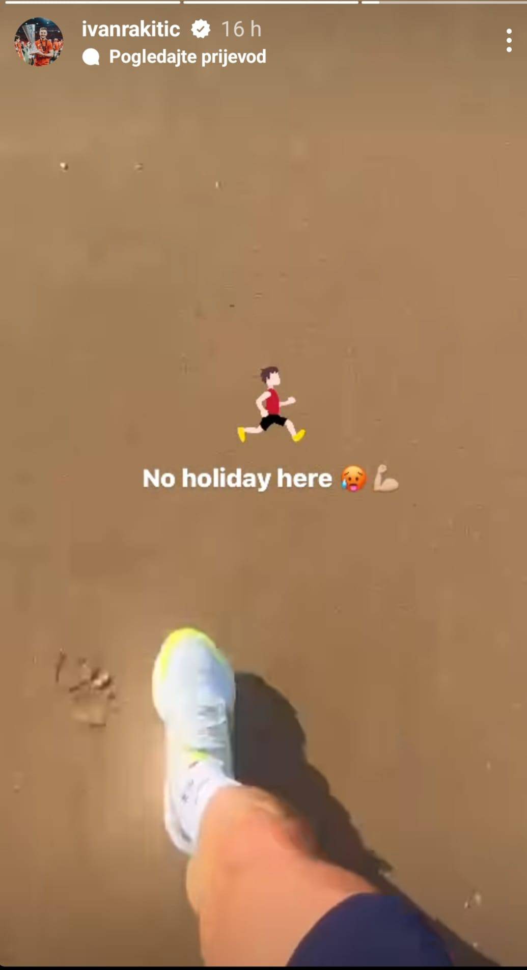 Ivan Rakitić i Raquel  uživaju na odmoru: Šetaju plažom, ona ga zavodi u bijeloj uskoj haljinici