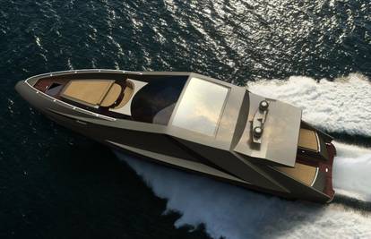 Lamborghini na vodi, luksuzni auto pretvorili u jahtu od 15 m