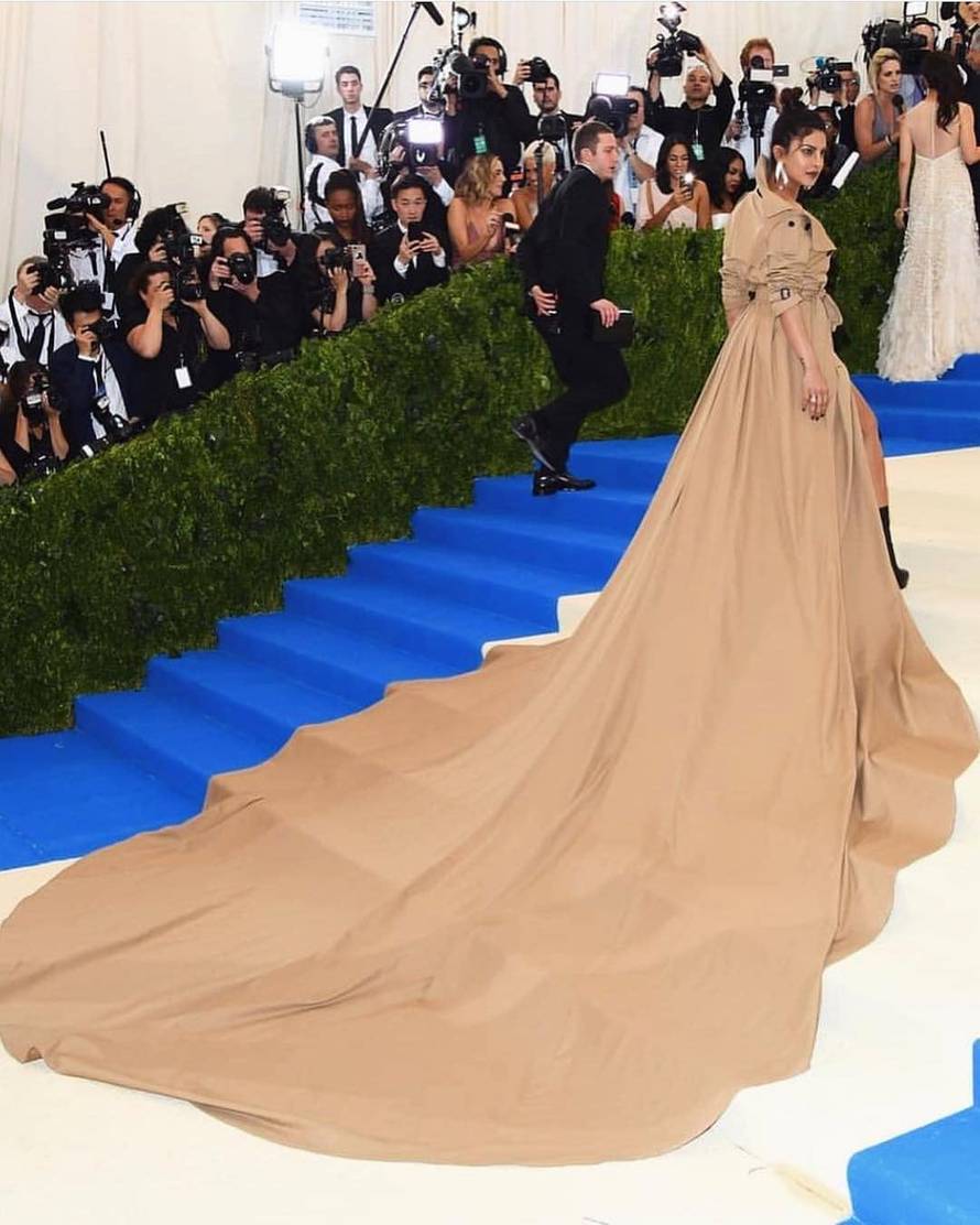 Rihanna je došla kao papa, a Perry obukla anđeoska krila...