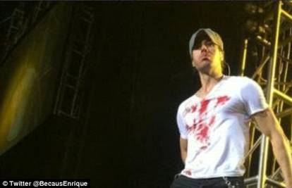 Enrique se porezao na bini pa je krvlju nacrtao srce na majici