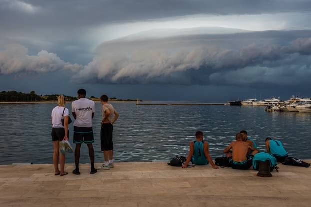 Novalja: Dolazak olujnog nevremena nad Novalju