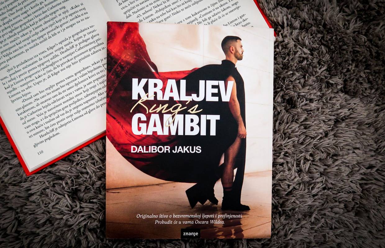 Kraljev gambit Dalibora Jakusa je nekonvencionalna zbirka priča o impresijama svijeta