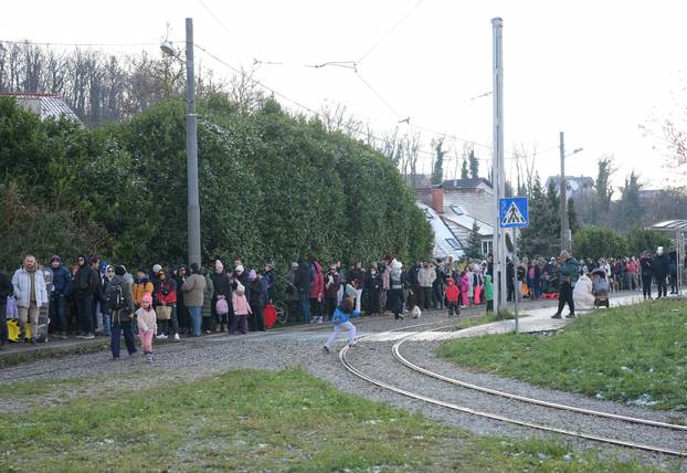 Zagreb: Ogromna gužva na žičari nakon što je na Sljemenu pao snijeg