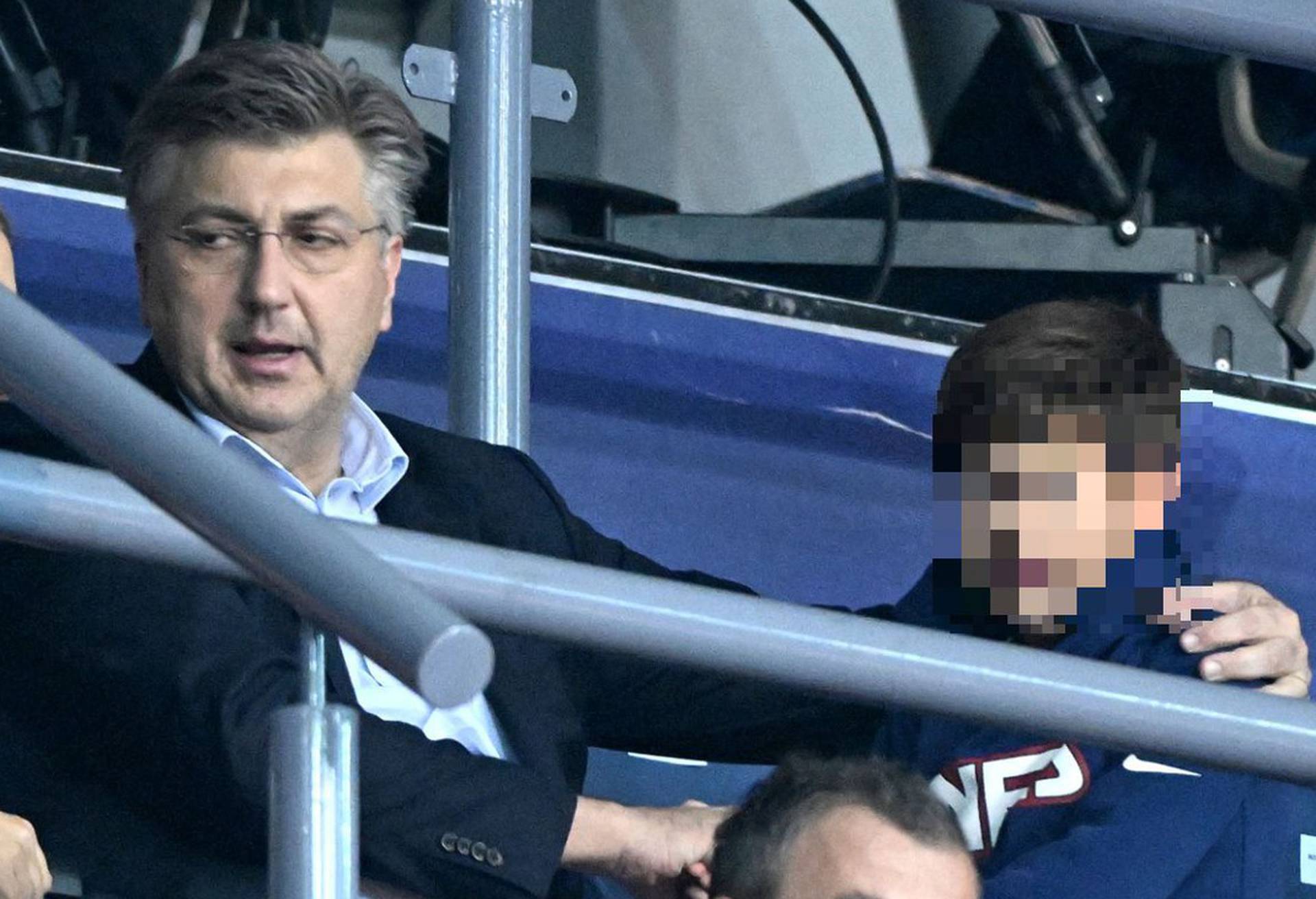 Andrej Plenković na košarkašku utakmicu poveo sina: Rijetko ga viđamo u ovakvim trenutcima