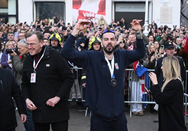 Zagreb: Hrvatska rukometna reprezentacija stigla na svečani doček na Trgu bana Josipa Jelačića
