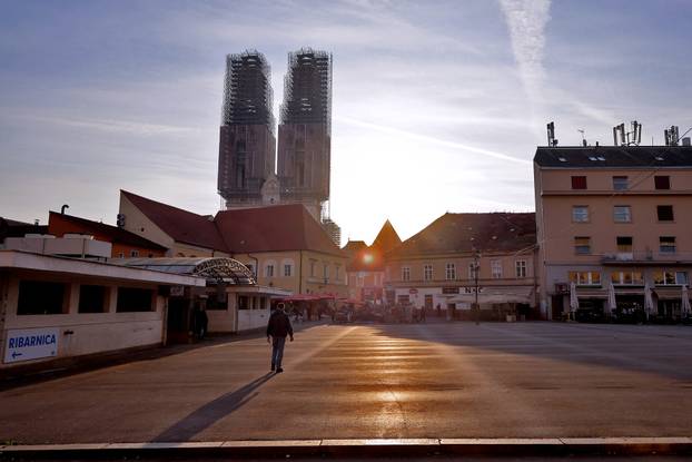 Zagreb: Pet mjeseci nakon zatvaranja obnova tržnice Dolac još nije počela, a ne zna se ni kada će