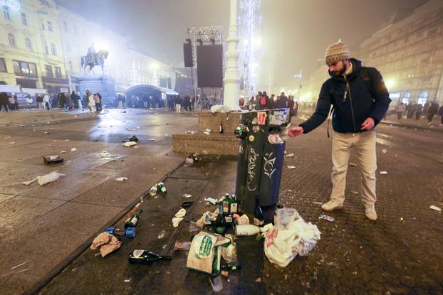 Zagreb: Nakon proslave Nove godine ostala je velika količina otpada