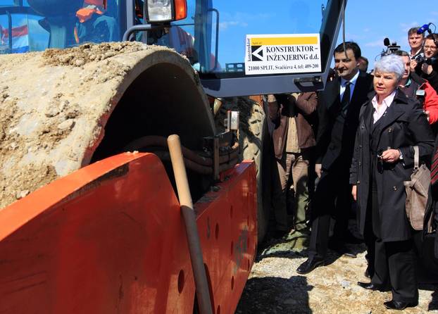 Velika Gorica: Kosor s ministrima obišla gradilište autoceste Zagreb - Sisak