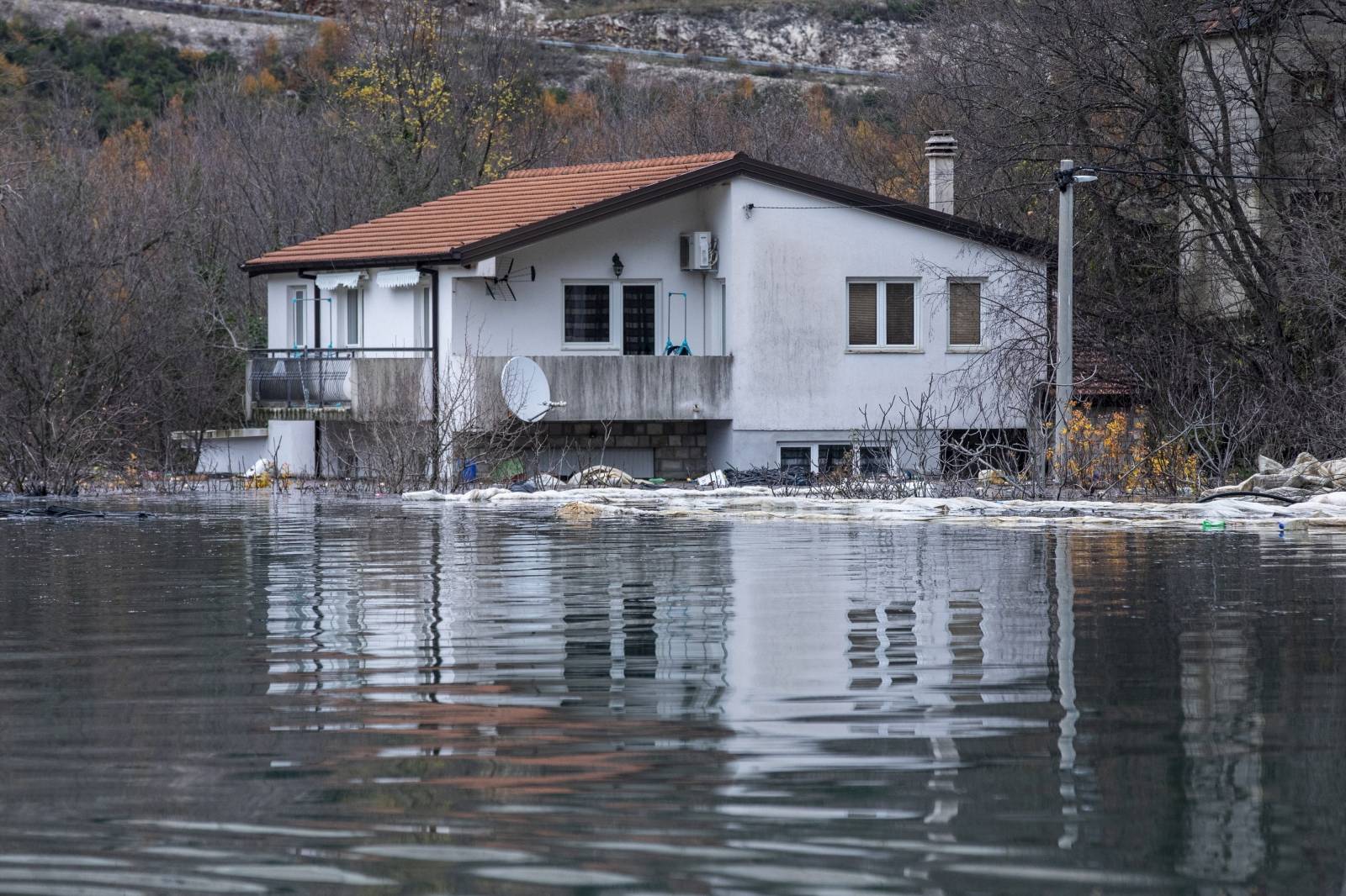 Nastavlja se borba s poplavama u Kokorićima