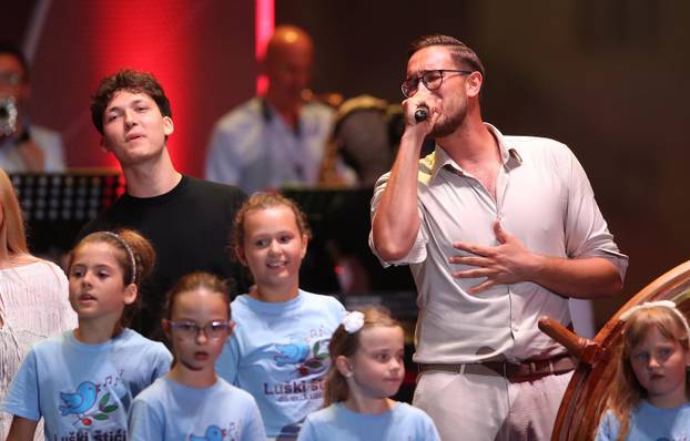 Vela Luka: Održan koncert "Trag u beskraju" posvećen Oliveru Dragojeviću