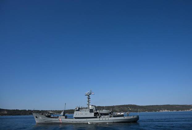 Split: Vježba Hrvatske ratne mornarice za vojni mimoplov