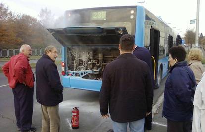 ZET-ovu autobusu punom putnika zapalio se motor
