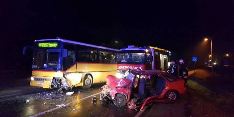 U sudaru autobusa i auta kod Karlovca više ljudi ozlijeđeno