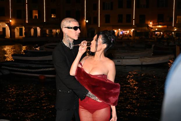 Kardashiani na večeri u Italiji gdje bi se trebalo održati vjenčenje Kourtney Kardashian i Travisa  Barkera