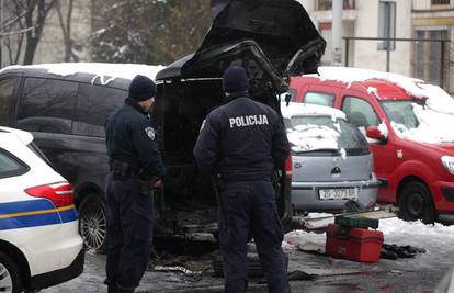 U Zagrebu noćas planuo kombi, vatra se proširila i na Peugeot