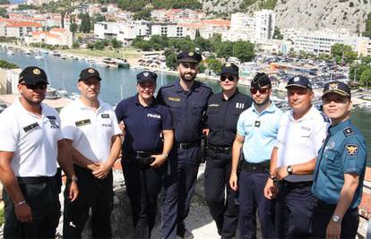 Strani policajci stigli su u Omiš: 'Na raspolaganju su građanima'