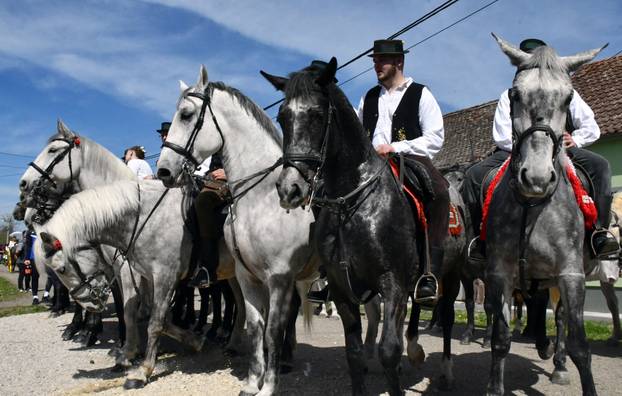 U Velikoj Kopanici održana manifestacija Uskrsno jahanje 
