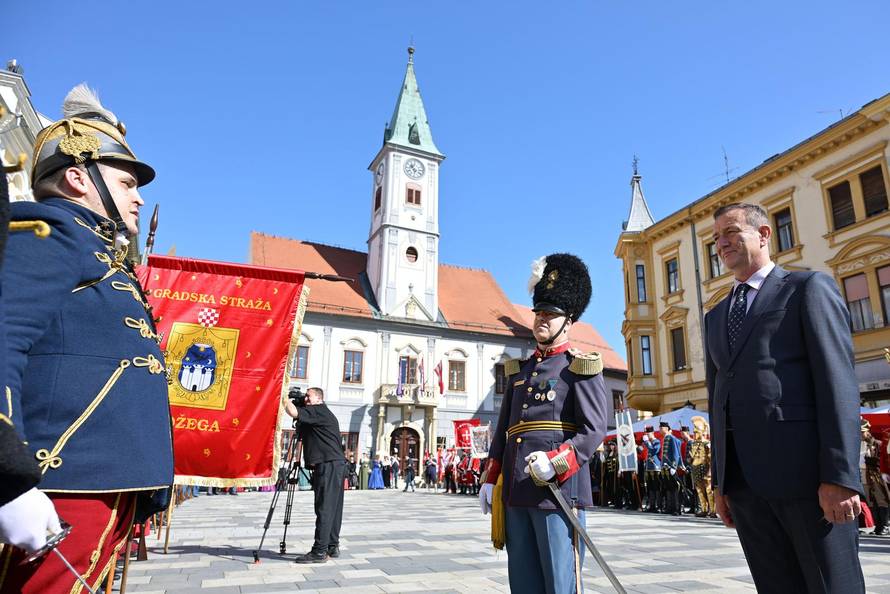 Varaždin: Svečani mimohod i postrojavanje povijesnih postrojbi