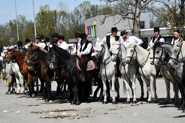 U Velikoj Kopanici održana manifestacija Uskrsno jahanje 