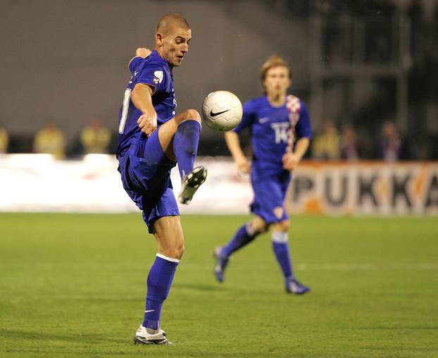 ARHIVA - 2006. Zagreb: Vatreni i "maksimirska krtica" srušili su Englesku 