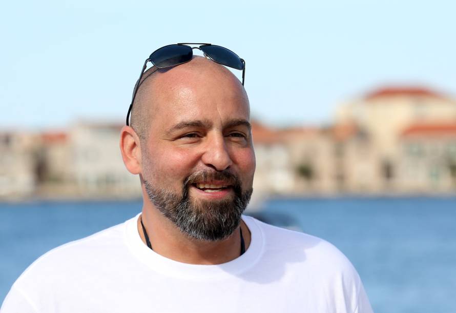 Skokom u more sa šibenske Brodarice Domagoj Jakopović Ribafish započeo je drugu etapu projekta RokOtok