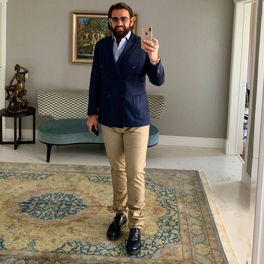 Smršavio i pustio bradu: Bivši Karleušin muž neprepoznatljiv