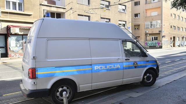 Zagreb: Dolazak privedenih brata i sestre Šegota u zgradu USKOK-a