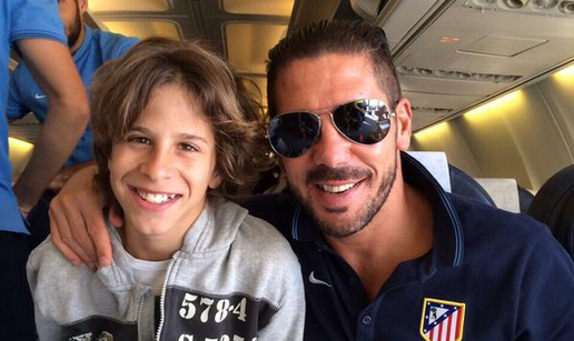 FOTO Vrijeme leti: Ovaj dje&ccaron;ak je s tatom izbacio Barcelonu!