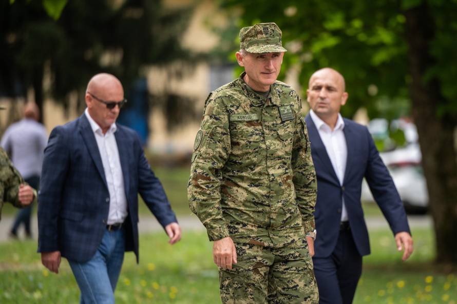 Velika Gorica: Ivan Anušić i Tihomir Kundid obišli pripadnike pjesackih postroja Hrvatske vojske