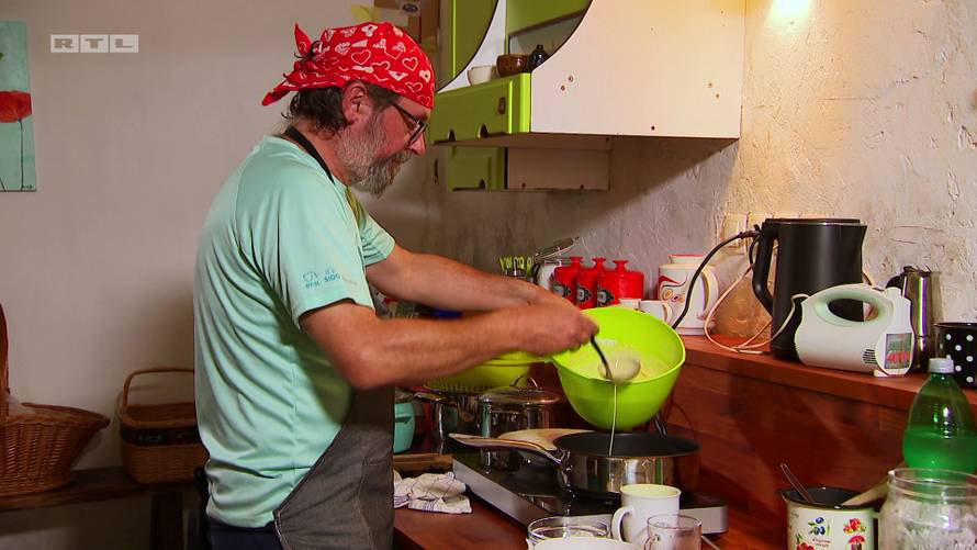 Domaćin Tomislav doveo mladu slikaricu koja je ekipu 'Večere za 5'  brzo skicirala dok su jeli