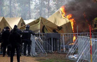Požar u kampu u Brežicama: Izbjeglice su zapalile šatore?