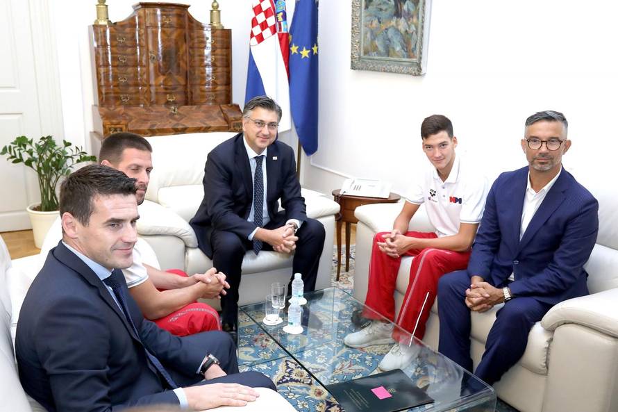 Zagreb: Andrej PlenkoviÄ ugostio Franka GrgiÄa, svjetskog juniorskog prvaka u plivanju