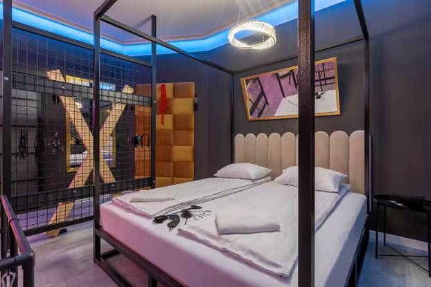 FOTO BDSM stan u Poljskoj je za ljubitelje grube akcije pravi raj!