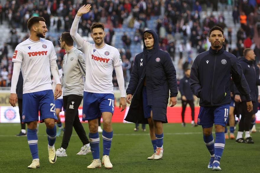 sažetak hajduk slaven