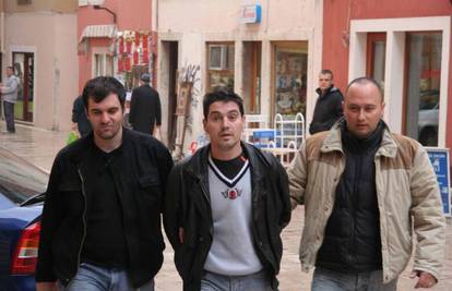 Zadar: Policija zbog droge privela dvojicu muškaraca