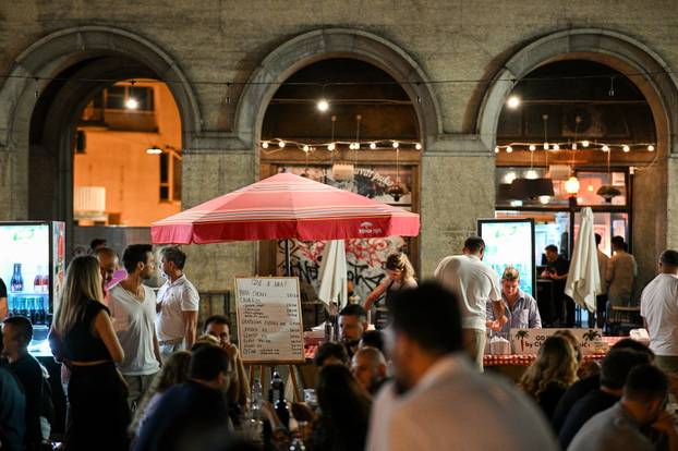 Zagreb: PLACe market na tržnici Dolac posjetili brojni Zagrepčani