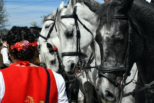 U Velikoj Kopanici održana manifestacija Uskrsno jahanje 