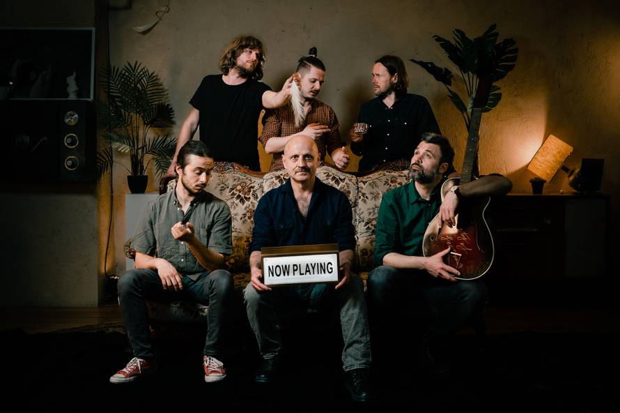 Mile Kekin objavio novu pjesmu i posvetio ju je 'muškarčinama koji ne žele klečati, već plesati'