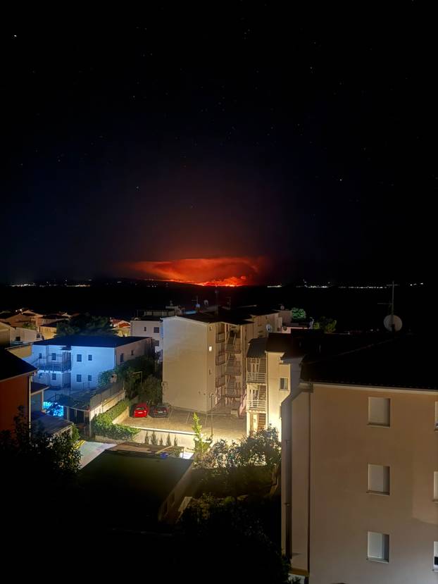 NESTVARNE SCENE Pogledajte kako izgleda nebo iznad Brača. 'Slušajte upute službi...'
