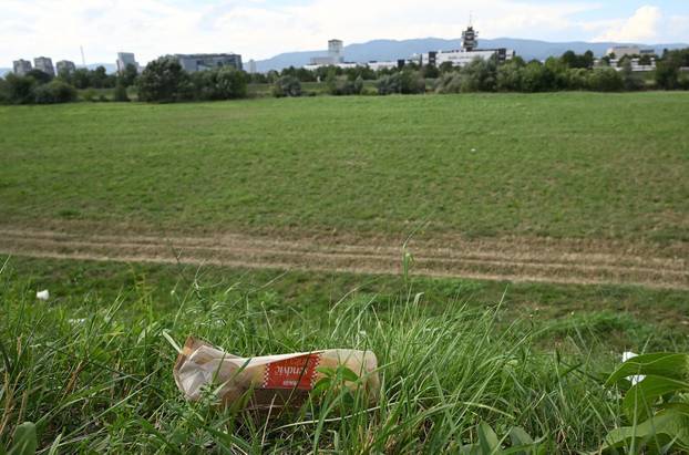 Zagreb: Nakon koncerta Thompsona još ima smeća oko Hipodroma