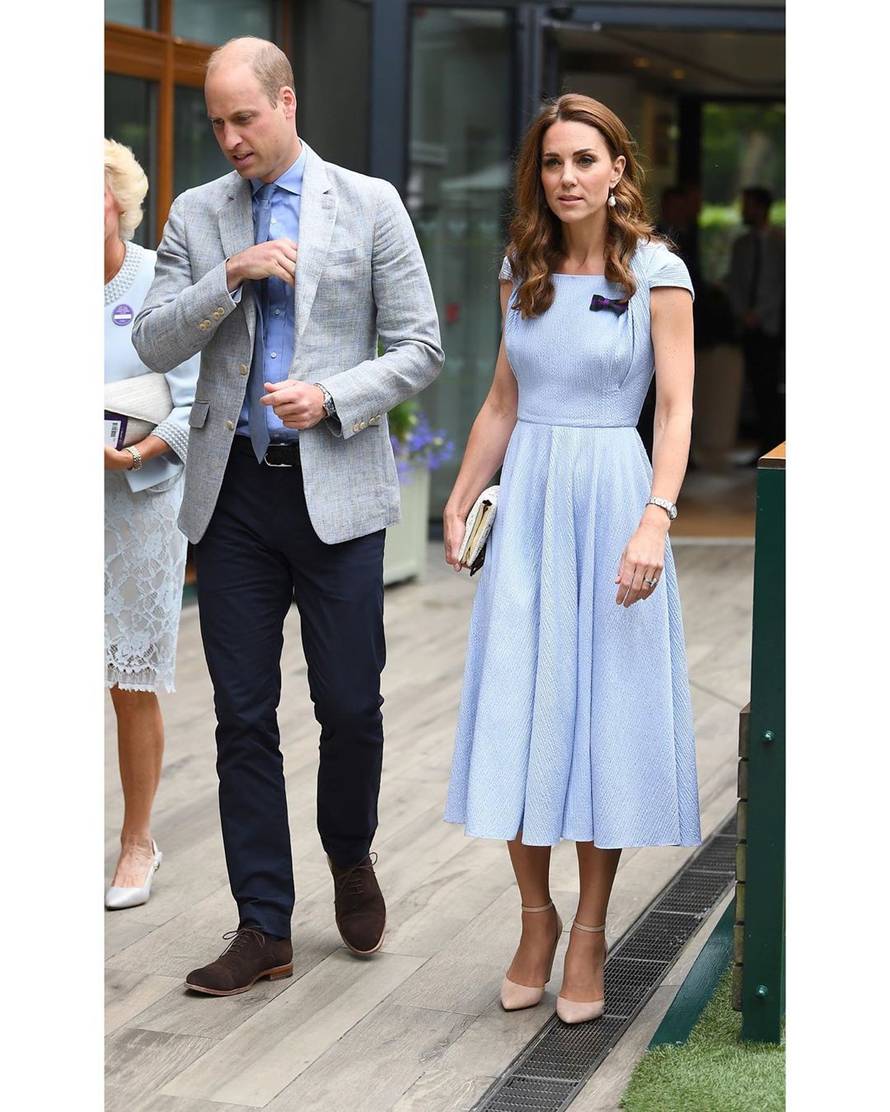 Kad palača poludi: Nacistički kostimi, pornografija i prevare