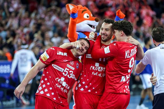 Zagreb: Slavlje rukometaša Hrvatske nakon pobjede nad Francuskom i prolaska u finale Svjetskog prvenstva