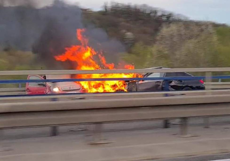 Teška nesreća kod Zaprešića: Automobili se sudarili i zapalili