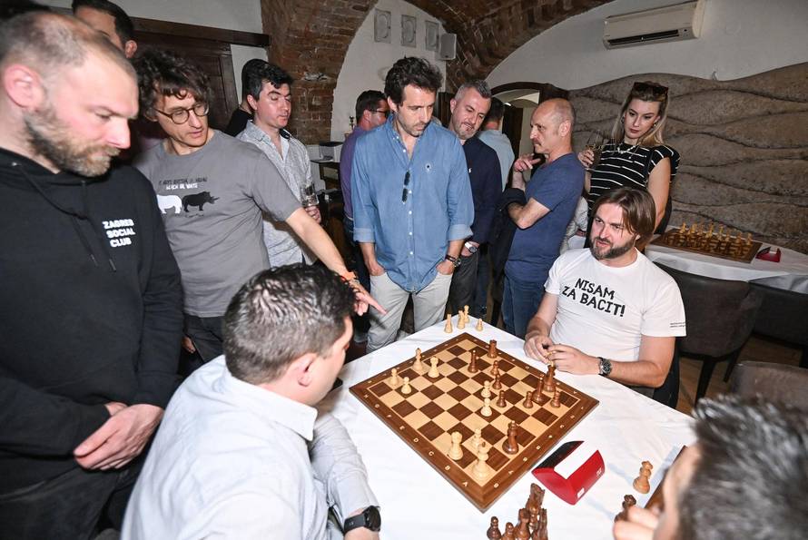 Zagreb: Brojni poznati na humanitarnom šahovskom turnir u konobi Mašklin i Lata