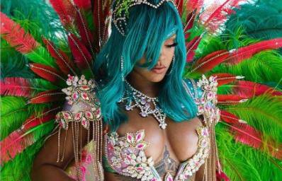 Nikad nije bila bujnija: Rihanna se hvali svojim 'novim' grudima