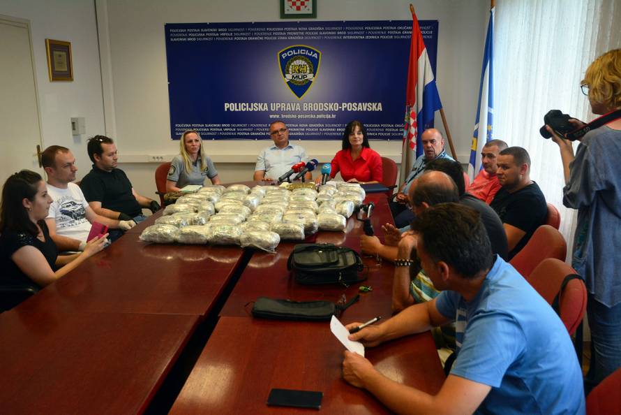 Policija u Slavonskom Brodu zaplijenila 33,53 kg marihuane