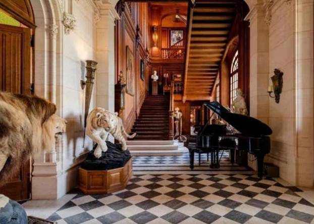 FOTO Dvorci diljem svijeta na prodaju! Neki imaju 200 soba, tamnice, jezera, šume i potoke