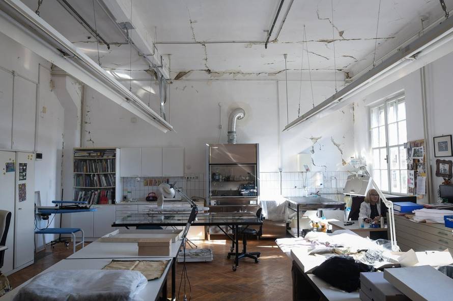 Izložba 'Od potresa do potresa' u Muzeju za umjetnost i obrt...