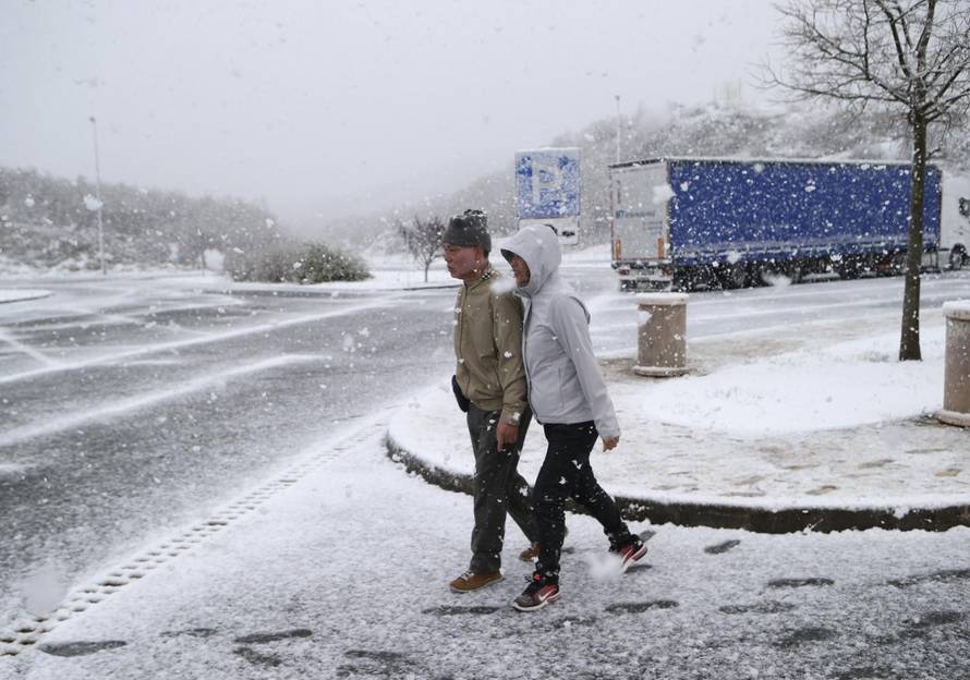 Zabijelili se Brač i Klis: Stigao snijeg kojeg nitko nije očekivao