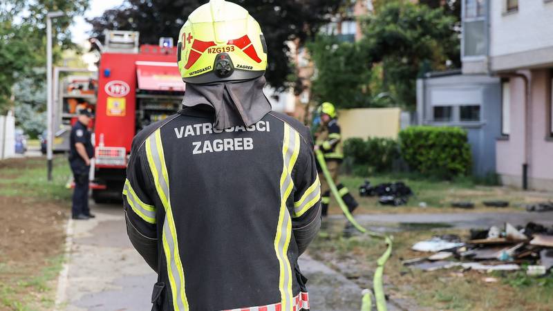 FOTO Mjesto užasa u Zagrebu: U požaru stana poginula jedna osoba. Vatrogasci spasili 5 ljudi